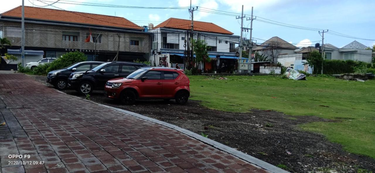 Caroline Guest House Canggu  Exterior photo