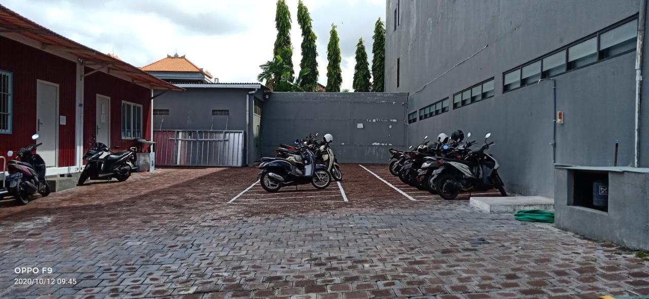 Caroline Guest House Canggu  Exterior photo